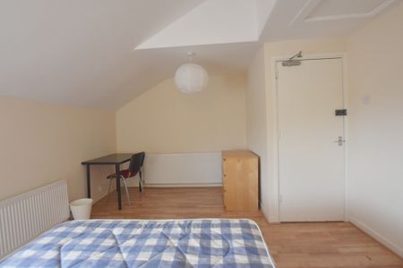 4 Bedroom Flat - Photo 5