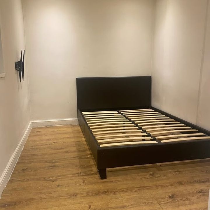 Studio Flat, Oulton Crescent, IG11 - Photo 1