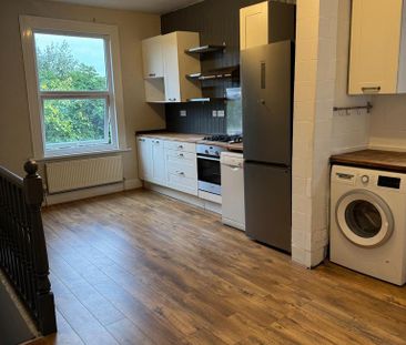 3 bedroom flat to rent - Photo 6