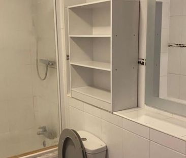 Room in a Shared Flat, Kingsridge, SW19 - Photo 2