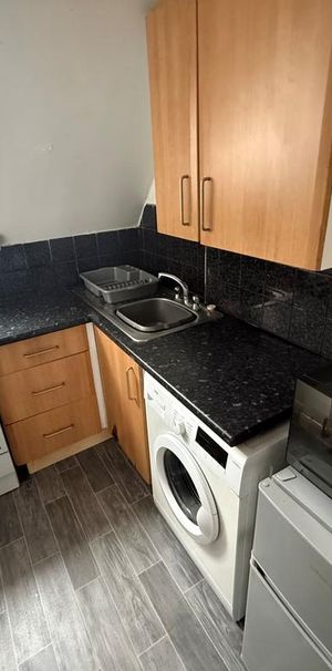 Studio to rent - Photo 2