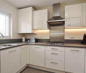 Woking, Surrey, GU21 - Photo 4