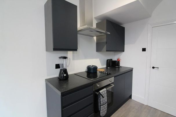 1 bedroom in a house share to rent - Photo 1