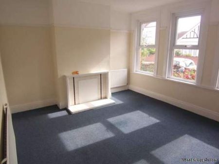 2 bedroom property to rent in Westcliff On Sea - Photo 2