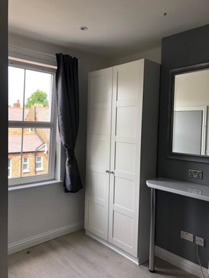 Studio Flat, Shepherds Bush Road, W6 - Photo 1