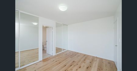 Stunning 3-Bedroom , 2 bathroom renovated apartment with Sweeping River Views - South Perth - Photo 3