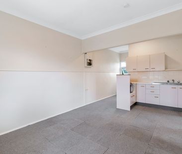 Two Bedroom Unit! - Photo 3