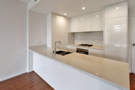 Spacious One bedroom Apartment plus Separate Study - Photo 2