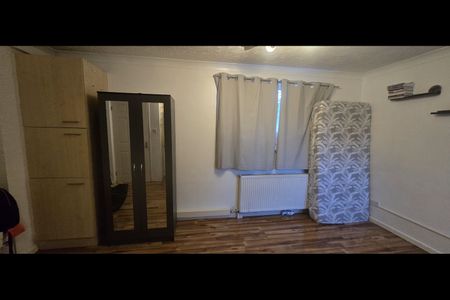 Studio Flat, Ruthin Close, LU1 - Photo 2