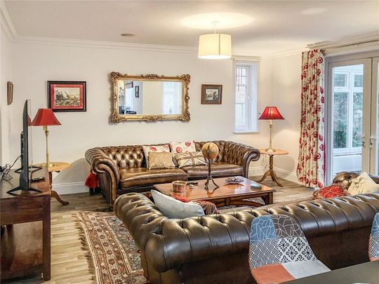 6 bedroom detached house to rent - Photo 1