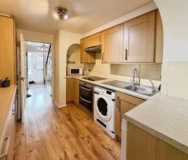 Collins Meadow, Harlow - Photo 3