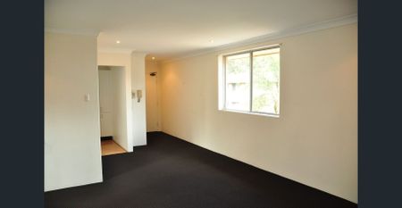 Sun filled 2 bd apt in Sylvania - Photo 3
