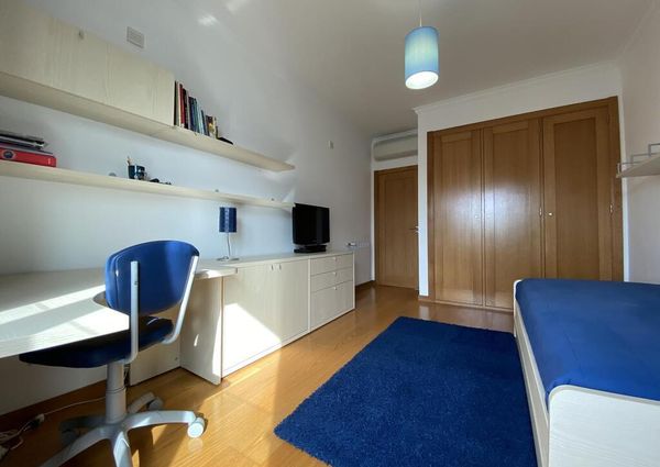4 Bedroom Apartment with parking, Telheiras, Lisboa