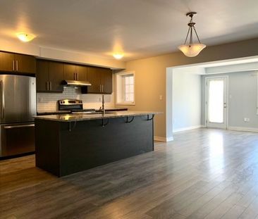 For Lease - 43 Minlow Way, Aurora, Ontario - Photo 3