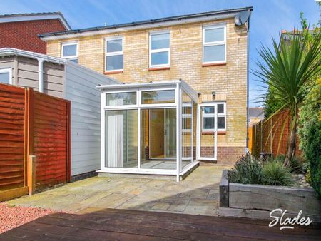 3 bedroom semi-detached house to rent - Photo 4