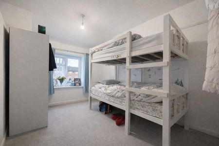 4 bedroom semi-detached house to rent - Photo 5