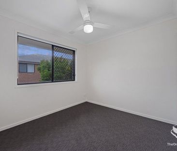 Spacious Townhouse in Quiet Location with Pool Access! - Photo 4