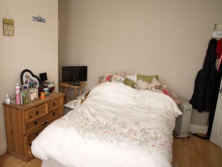 5 bedroom semi-detached house to rent - Photo 5