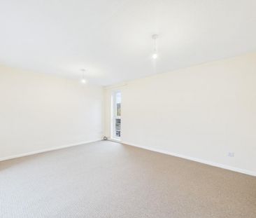 2 bedroom Flat To Let - Photo 2