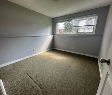 Beautiful Townhouses In Highland Green! - Photo 3
