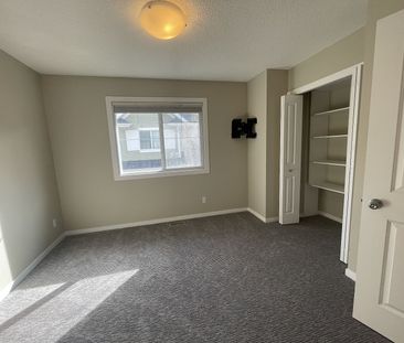 35 New Brighton Point Southeast, Calgary - Photo 2