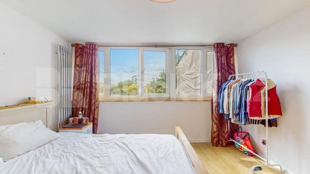 This spacious and stylish three-bedroom apartment is perfectly situated in the heart of West Hampstead, one of London’s most sought-after residential neighbourhoods - Photo 4