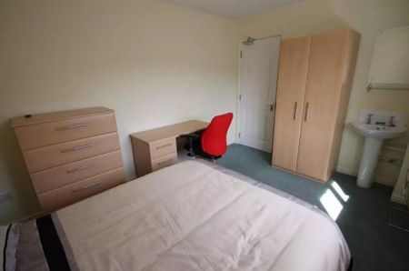 6 bedroom detached house to rent - Photo 4