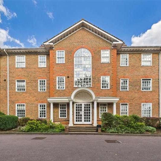 Ray Park Avenue, Maidenhead, Berkshire, SL6 - Photo 1
