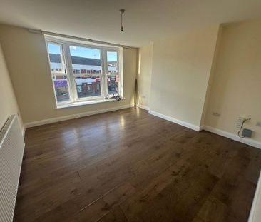 3 bedroom flat to rent - Photo 4