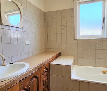 Family home in Blackburn North - Photo 2