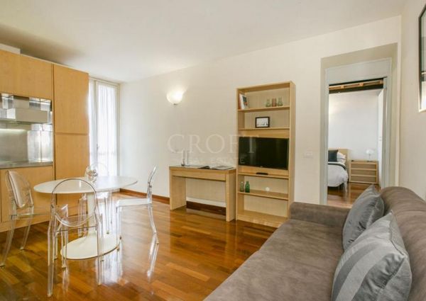Spanish Steps .Charming two-room apartment with balcony and views over the rooftops of Rome . In residence with dayluy cleaning , A/C wifi , consierge. Rif #1948