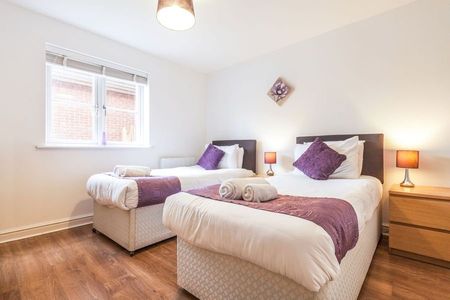 Outfield Crescent, Wokingham, RG40 - Photo 5