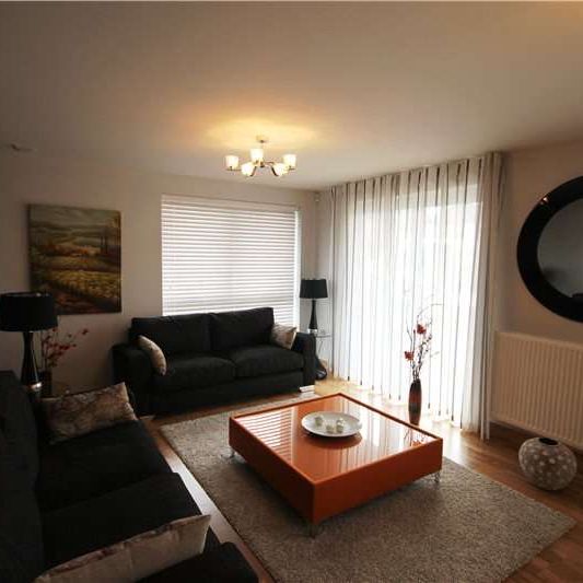 A fully furnished, two bedroom apartment - Photo 1