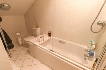 Warwick New Road, Leamington Spa - Photo 3