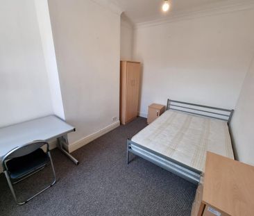 4 bedroom terraced house to rent - Photo 5
