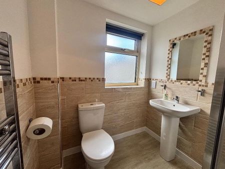 Apt 1, 14 The Square, Warrenpoint, BT34 3JT - Photo 5
