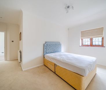 3 bedroom semi-detached house to rent - Photo 3