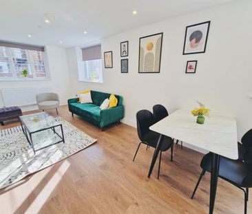 2 Bed Flat, Wandsworth Road, SW8 - Photo 2