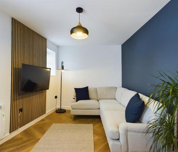 1 bedroom in a house share to rent - Photo 4