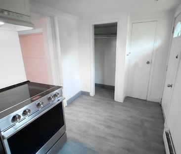 For Lease - 2469 Queen Street Unit# 5, Toronto, Ontario - Photo 4