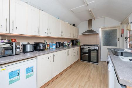 House share to rent - Photo 3