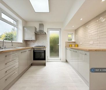 3 bedroom semi-detached house to rent - Photo 5