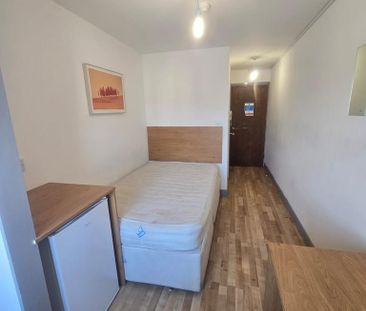 Studio to rent - Photo 1