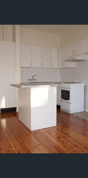 Stylish Living - Photo 1
