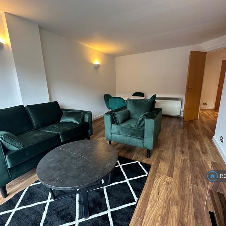 2 bedroom flat to rent - Photo 1