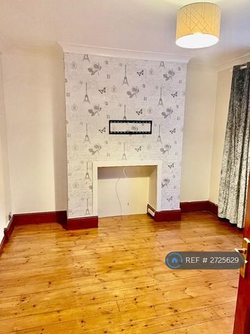 3 bedroom semi-detached house to rent - Photo 2