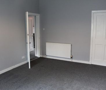 3 bedroom flat to rent - Photo 3