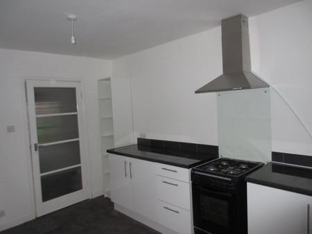 3 Bed Semi-Detached House, Beresford Gardens, TW4 - Photo 4