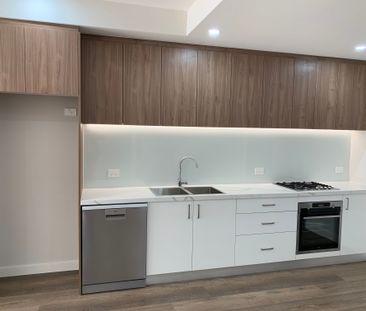 Stylish 2 Bedroom Unit On Ground Floor - Photo 1