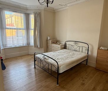 2 Bed Flat, Wellesley Road, IG1 - Photo 6